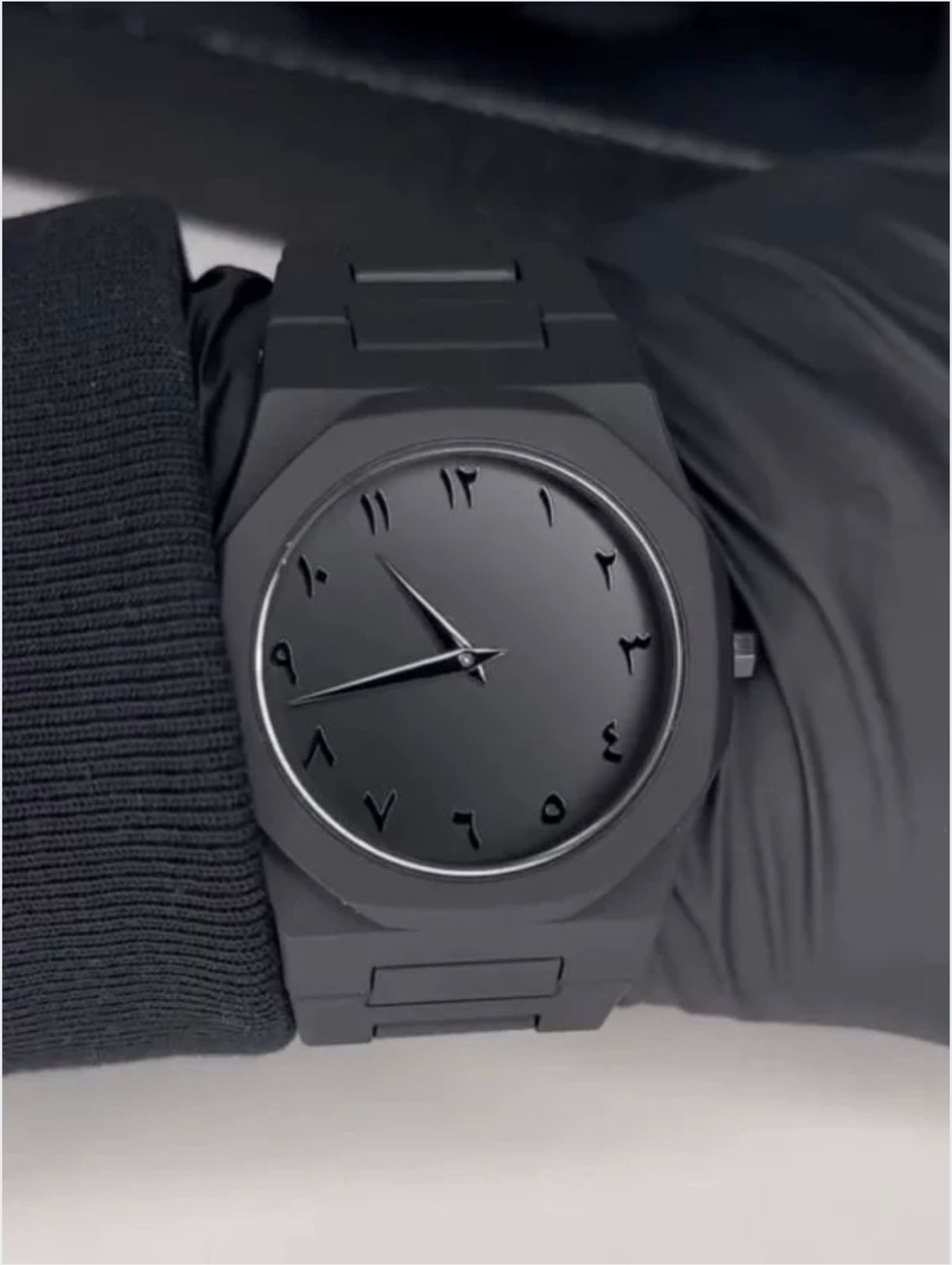 black Aura watch