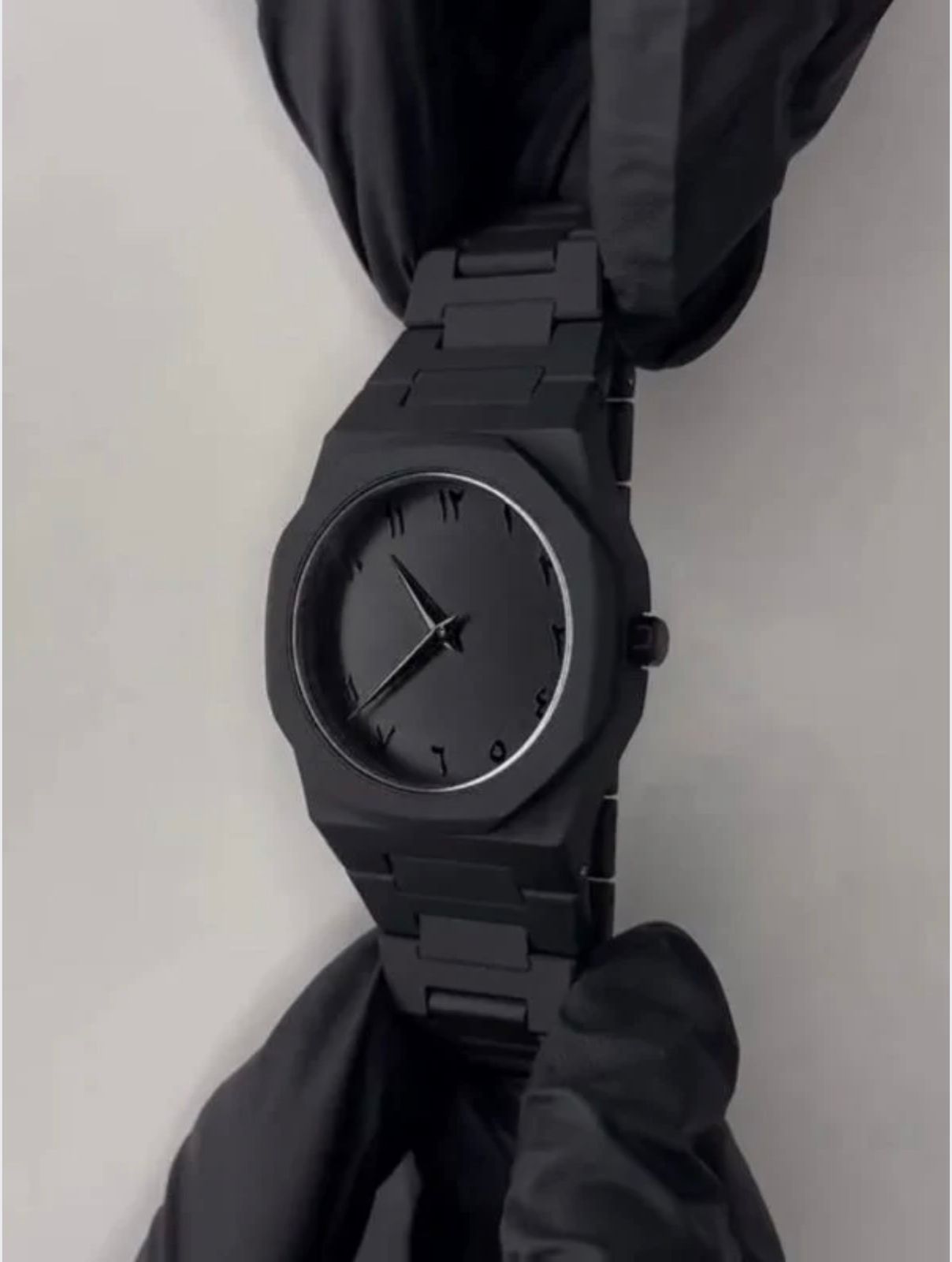 black Aura watch